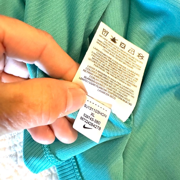 Two Nike Dri Fit Tank Top Workout Shirt Sleeveless Women's XL - Picture 9 of 15